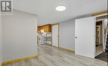 27 Broadmoor Ave in Kitchener, ON - Building Photo - Building Photo