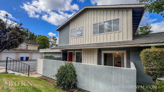 1824 E Avenida De Las Flores in Thousand Oaks, CA - Building Photo - Building Photo