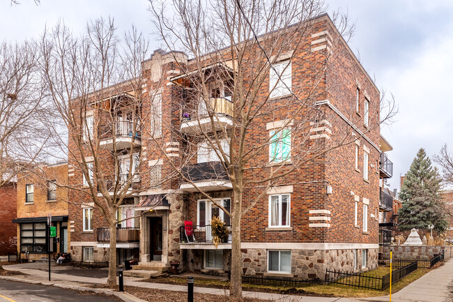 2235 Gilford St in Montréal, QC - Building Photo - Primary Photo