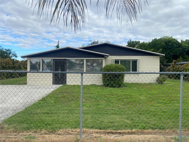 746 NW 3rd St in Florida City, FL - Building Photo - Building Photo