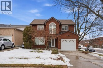 108 Greenshire Dr in Hamilton, ON - Building Photo - Building Photo