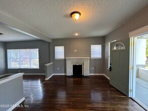 1068 Day Ave in Jacksonville, FL - Building Photo - Building Photo