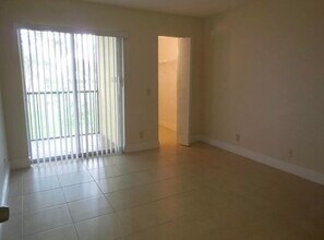 913 Meadows Cir in Boynton Beach, FL - Building Photo - Building Photo