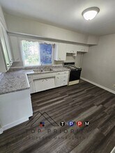 211 Fereday Ct in Waterloo, IA - Building Photo - Building Photo