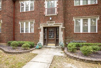 7234 Amherst Ave, Unit 2E in University City, MO - Foto de edificio - Building Photo