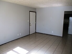 1502 Northbrook Dr Apartamentos