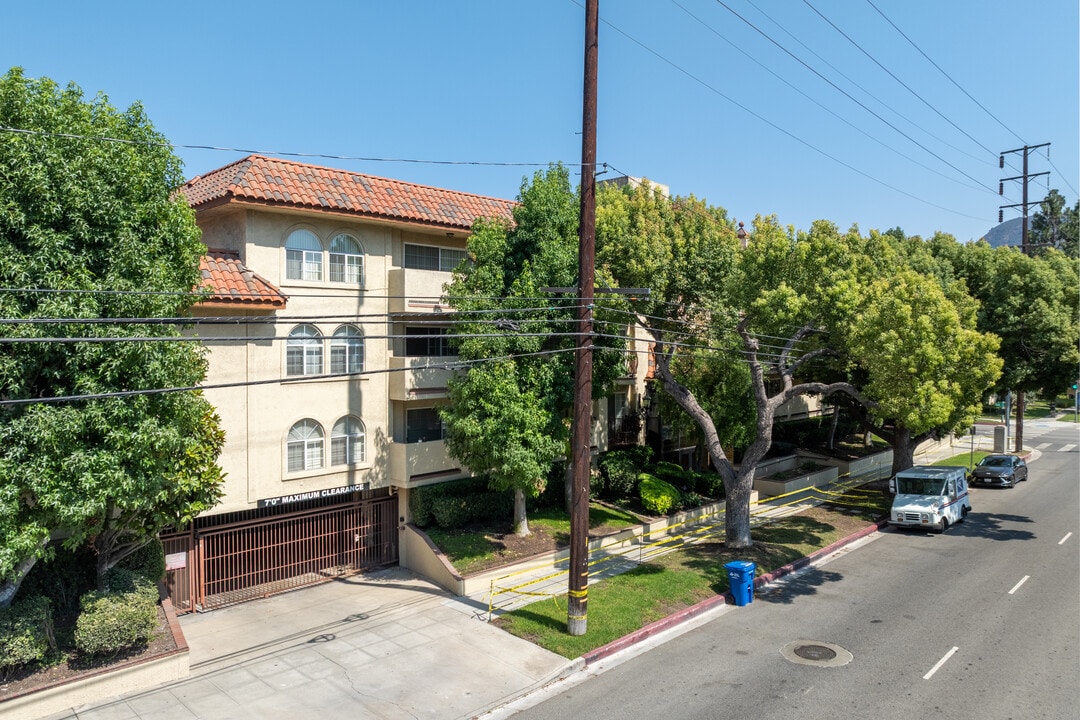 400 N Hollywood Way in Burbank, CA - Foto de edificio
