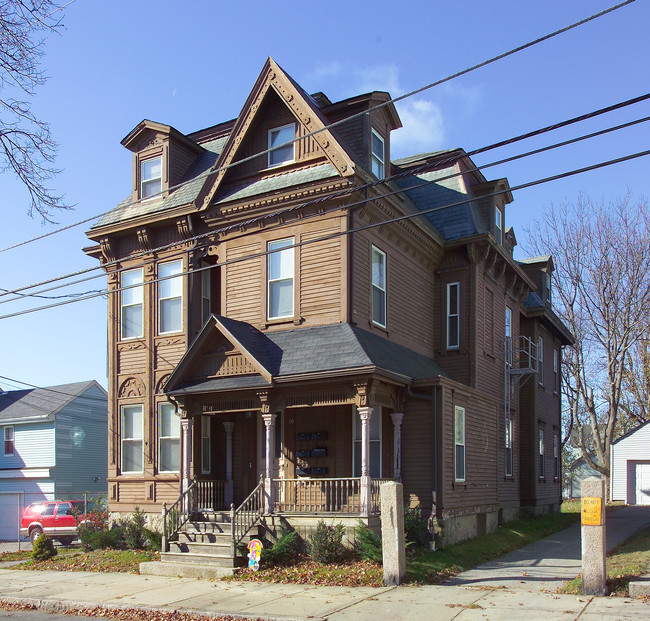 80 Grove St in Fall River, MA - Foto de edificio - Building Photo