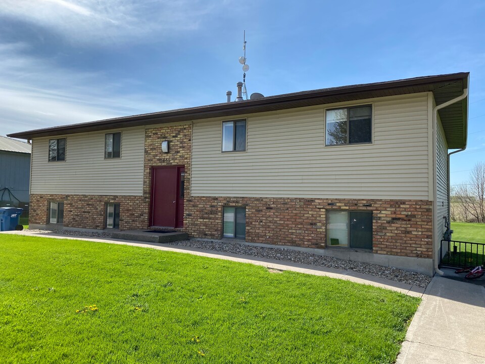 465 James St, Unit 1 in Walcott, IA - Foto de edificio