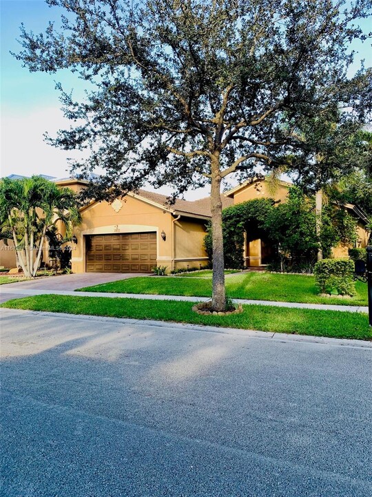 3972 Cascade Terrace in Weston, FL - Building Photo