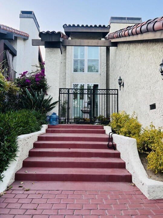 659 W Terrylynn Pl in Long Beach, CA - Foto de edificio