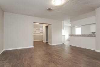 2505 Texas Ave in Dickinson, TX - Building Photo - Building Photo