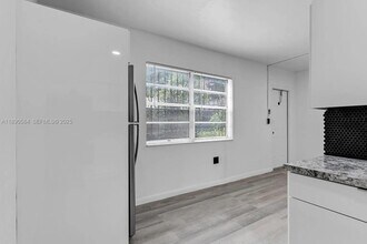 56 NW 62nd St in Miami, FL - Foto de edificio - Building Photo