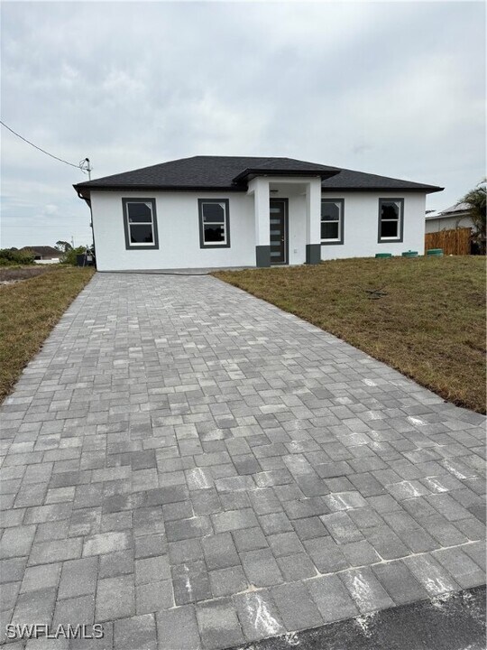 757 Demorest Ave S in Lehigh Acres, FL - Building Photo
