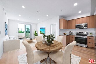 14811 Erwin St in Los Angeles, CA - Building Photo - Building Photo