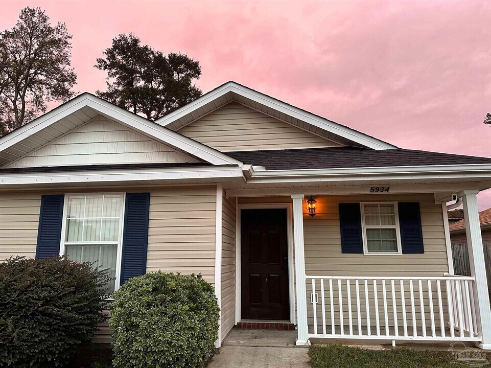 5934 Bilek Dr in Pensacola, FL - Building Photo