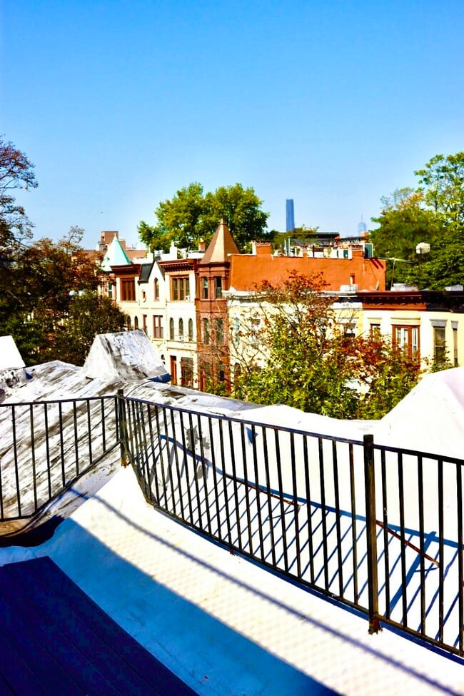 908 Sterling Pl in Brooklyn, NY - Foto de edificio - Building Photo