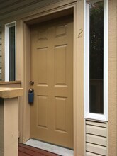 610 Glen St, Unit #2 in Edmonds, WA - Foto de edificio - Building Photo