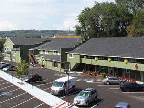 Endicott Manor Apartments in Endicott, NY - Foto de edificio - Building Photo