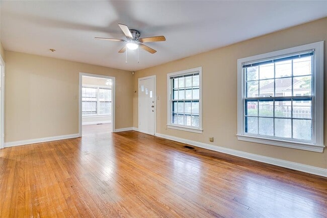 1011 E 49th St in Austin, TX - Foto de edificio - Building Photo