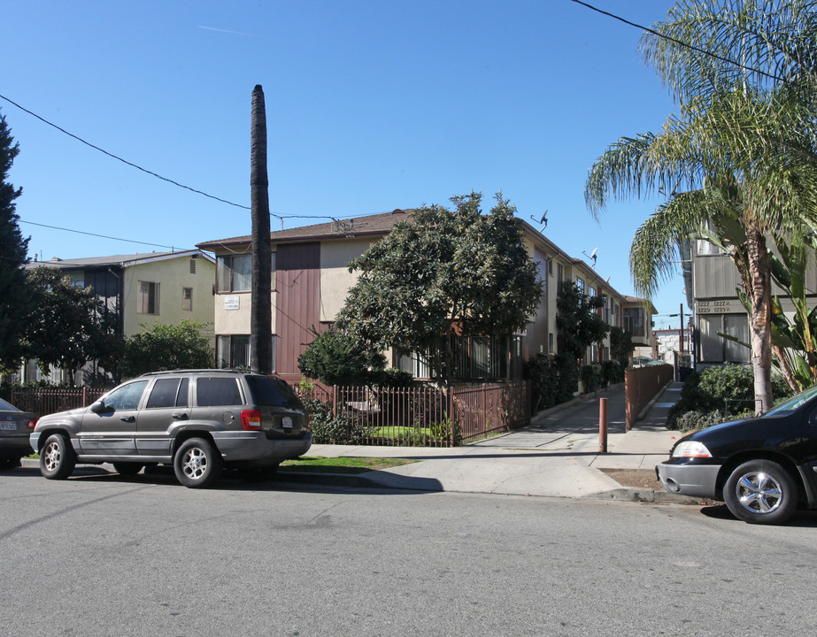 1219 N New Hampshire Ave in Los Angeles, CA - Foto de edificio