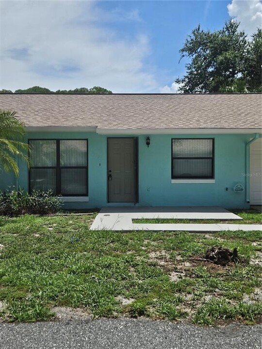 733 E Alfred St in Tavares, FL - Building Photo