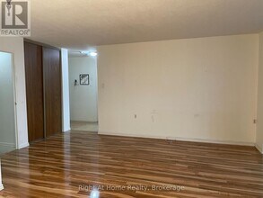 18 Knightsbridge Rd in Brampton, ON - Building Photo - Building Photo