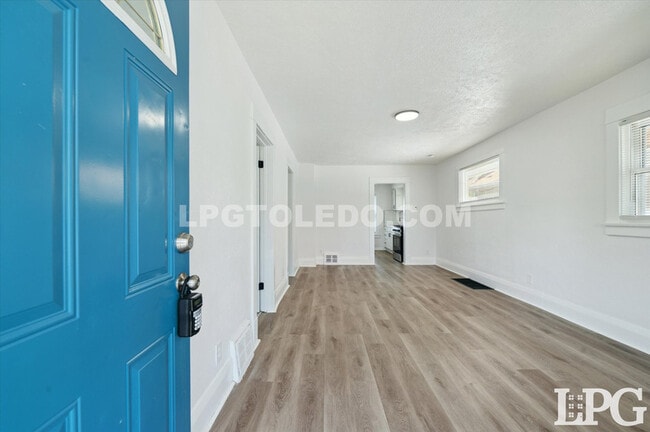 property at 1952 Fairfax Rd