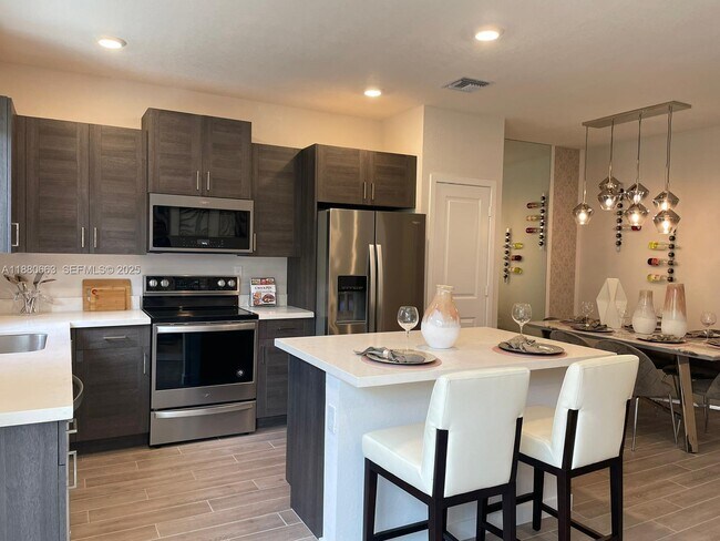 2423 SE 11th St in Homestead, FL - Building Photo - Building Photo