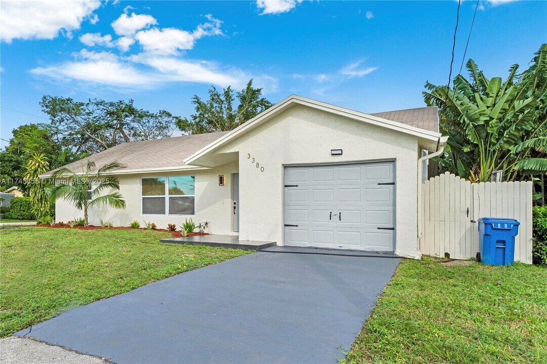 3380 NE 13th Ave in Oakland Park, FL - Building Photo