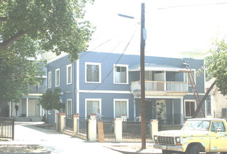 1248-1260 N Raymond Ave in Pasadena, CA - Building Photo - Building Photo