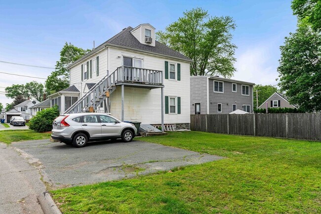 66 Lawrence St, Unit 2 in Danvers, MA - Building Photo - Building Photo