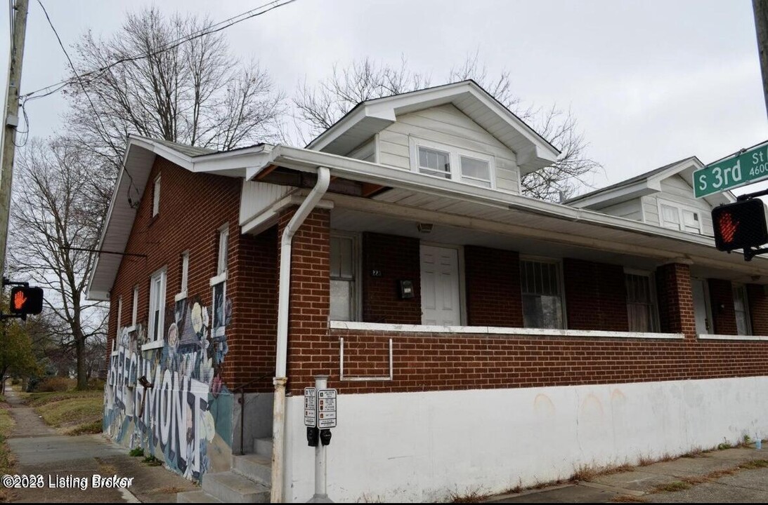 223 W Woodlawn Ave in Louisville, KY - Building Photo