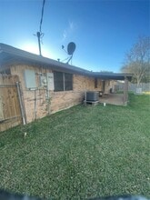 1121 Westgate Dr in Wharton, TX - Building Photo - Building Photo