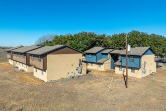 Whispering Oaks Apartments in Lockhart, TX - Building Photo - Building Photo
