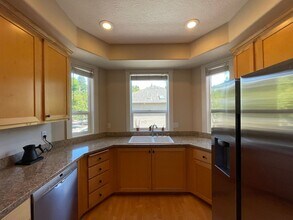 4918 S View Point Ter in Portland, OR - Building Photo - Building Photo
