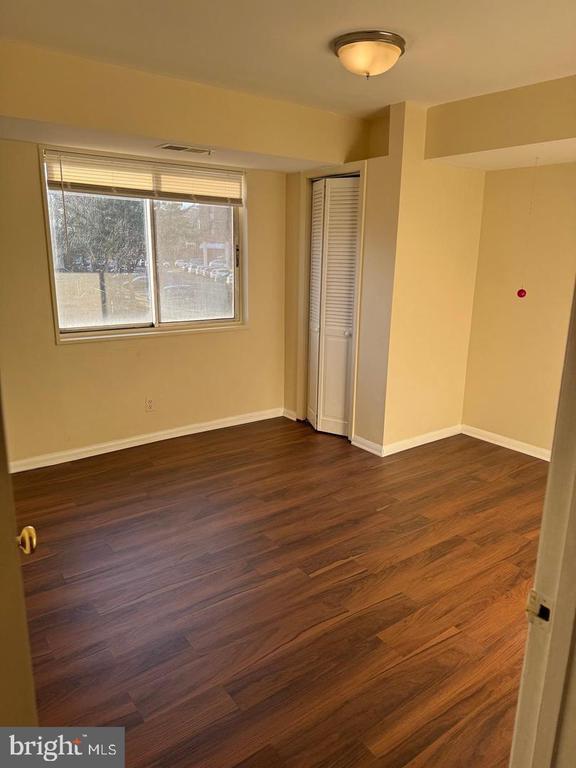 5340 Holmes Run Pkwy in Alexandria, VA - Foto de edificio - Building Photo