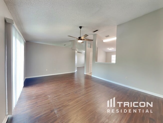 3132 Mandeville St in Deltona, FL - Building Photo - Building Photo
