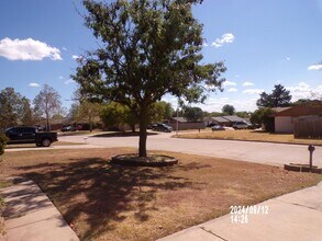 4704 SE Wilshire Terrace in Lawton, OK - Building Photo - Building Photo