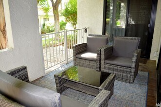 1925 N Vía Miraleste in Palm Springs, CA - Building Photo - Building Photo