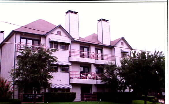 The Colonnade on Cole in Dallas, TX - Foto de edificio - Building Photo