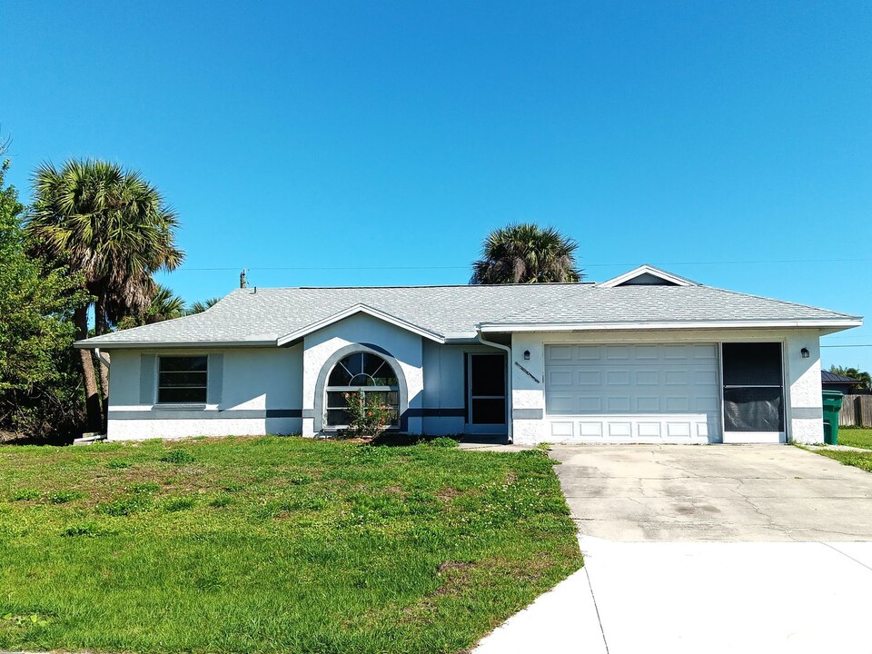 18814 Ackerman Ave in Port Charlotte, FL - Building Photo