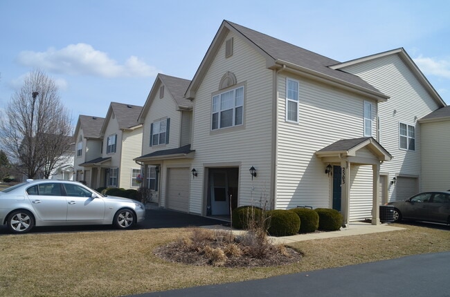 2503 Dickens Dr in Aurora, IL - Building Photo - Building Photo