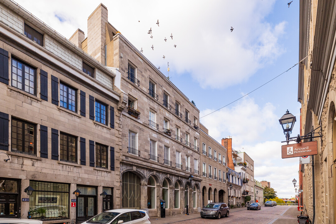 Les Habitations Dollier-De-Caisson in Montréal, QC - Building Photo