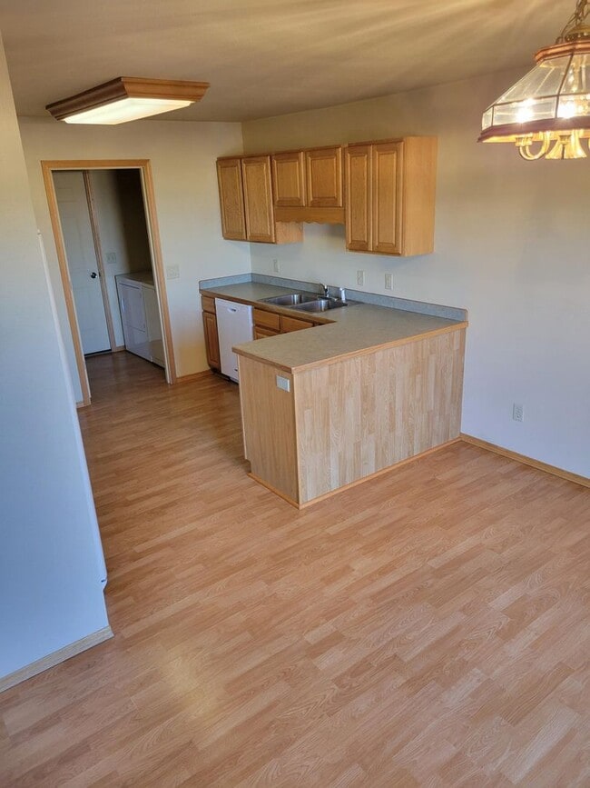 property at 975 N River Rock Dr