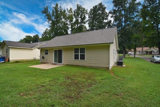 6825 Sullins Rd in Charlotte, NC - Foto de edificio - Building Photo