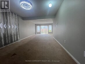 12 Mortlock St in Ajax, ON - Building Photo - Building Photo
