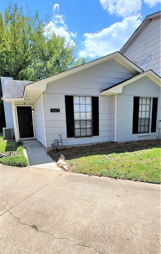 1623 Limestone Ct in Montgomery, AL - Building Photo - Building Photo