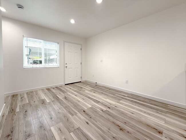 8525 Wakefield Ave, Unit 8525 Wakefield Ave in Panorama City, CA - Building Photo - Building Photo