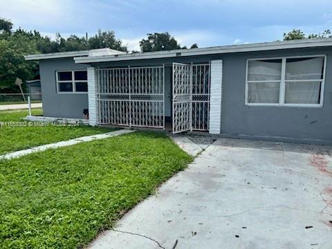 390 NE 162nd St in Miami, FL - Building Photo